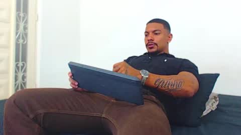 Wesley Rogger online show from October 27, 9:50 pm