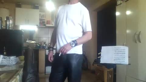 wg_colbert_noir online show from September 22, 7:24 pm