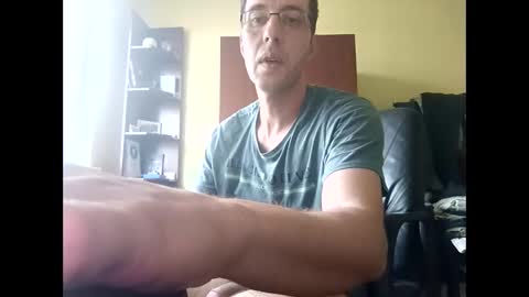 stoffy online show from April 22, 5:14 am