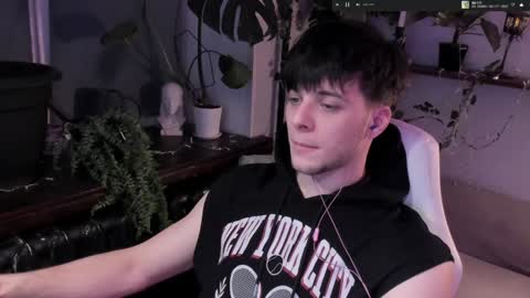 Gus online show from December 3, 5:23 pm