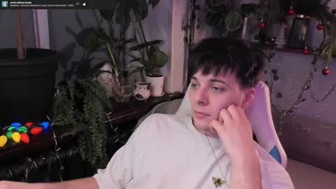 Gus online show from December 25, 8:07 pm