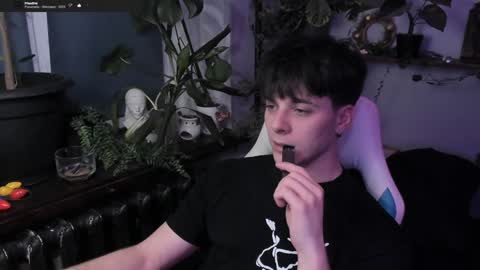 Gus online show from January 17, 7:42 pm