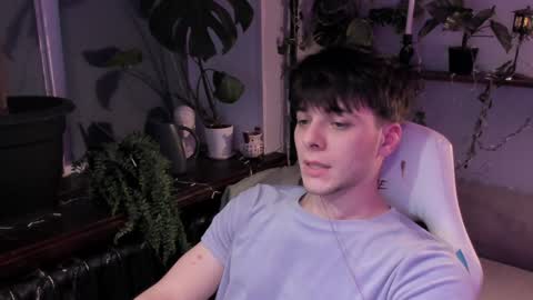 Gus online show from December 8, 7:22 pm