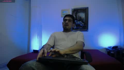 william_steel_ online show from April 17, 11:46 am