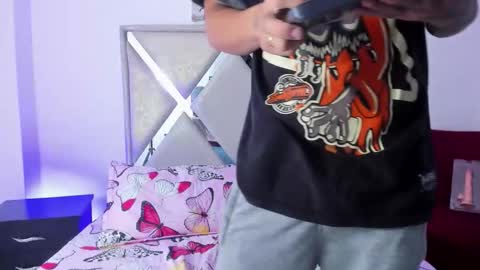 wyatt online show from November 25, 12:18 pm