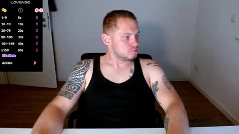 Snapshot of x19marco93x chatting on October 1, 6:45 pm x19marco93x online show from October 1, 6:45 pm