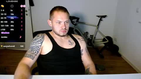 Snapshot of x19marco93x chatting on October 25, 7:04 pm x19marco93x online show from October 25, 7:04 pm