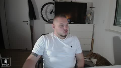 Snapshot of x19marco93x chatting on December 14, 5:25 pm x19marco93x online show from December 14, 5:25 pm