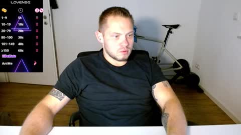 Snapshot of x19marco93x chatting on October 29, 7:06 pm x19marco93x online show from October 29, 7:06 pm