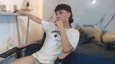 xandergrey8 online show from March 26, 8:24 pm