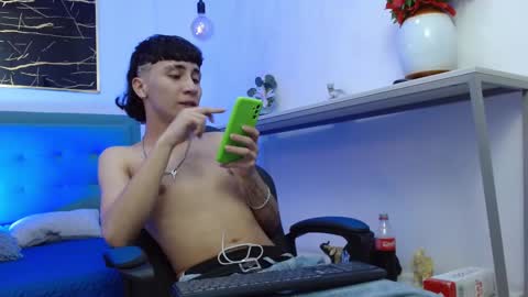 xandergrey8 online show from February 8, 8:46 pm