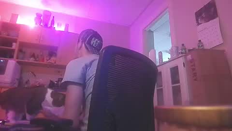 Snapshot of xstay_coldx chatting on February 23, 3:39 am Johnny online show from February 23, 3:39 am