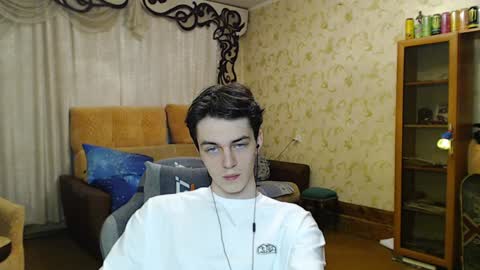 Snapshot of xtraqqq chatting on December 16, 8:37 pm traqqq online show from December 16, 8:37 pm