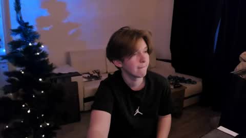 y0ursteve online show from December 17, 11:06 am