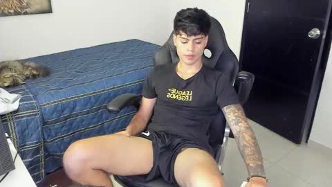 yanpaul83 online show from November 21, 2:21 am