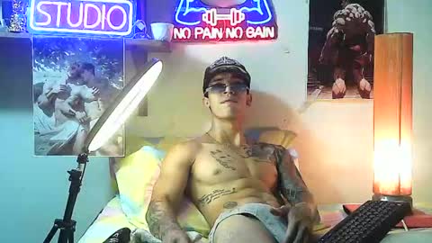 yeisoncastellanos1999 online show from October 26, 4:36 am