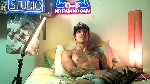 yeisoncastellanos1999 online show from November 24, 7:48 pm