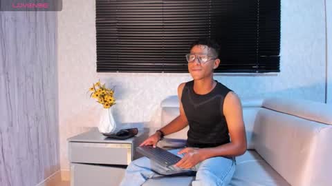 M O R E N O online show from October 17, 8:24 pm