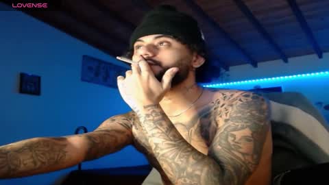 Snapshot of yio__cohen chatting on December 11, 8:49 am yio cohen online show from December 11, 8:49 am