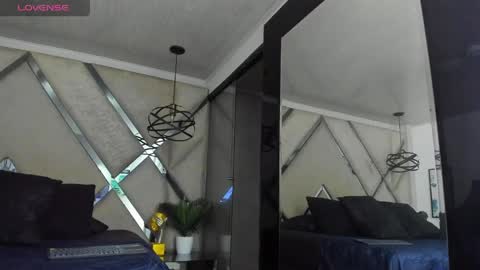 Yiyo online show from April 17, 4:26 am