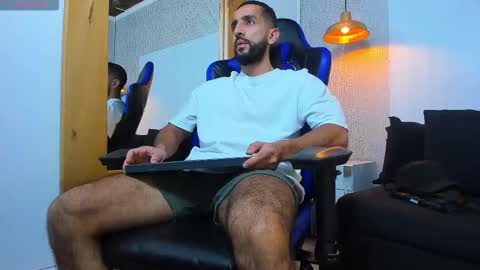 Yiyo online show from March 16, 8:57 pm