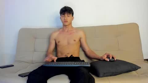 yizus_bonz online show from March 24, 11:30 pm