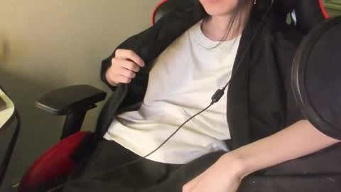 Han   online show from February 12, 9:54 pm