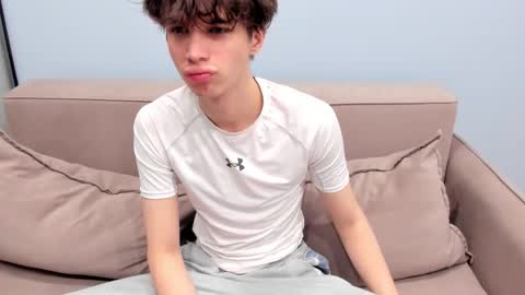 your_shy_guy online show from November 25, 8:05 am