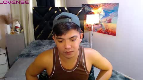 Snapshot of yourasian_bradley chatting on October 6, 6:51 am yourasian_bradley online show from October 6, 6:51 am