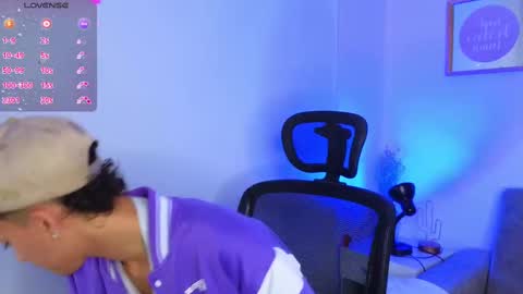 yulian_vasquez online show from September 18, 12:40 pm