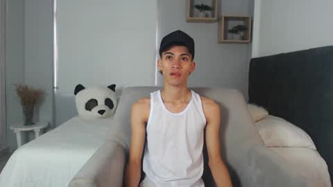 yulian_vasquez online show from March 8, 12:06 pm