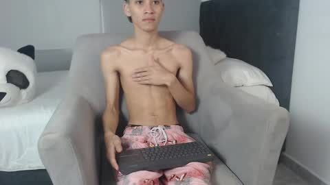 yulian_vasquez online show from March 3, 12:10 pm