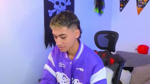 yulian_vasquez online show from October 14, 12:34 pm