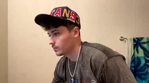 yungstudbev online show from December 30, 6:09 am