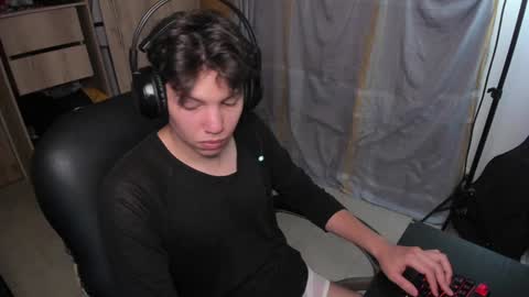 yurii_moody online show from December 5, 2:42 am