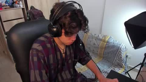 yurii_moody online show from November 5, 7:05 pm