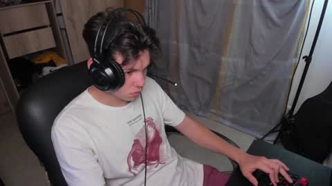 yurii_moody online show from December 6, 2:02 am