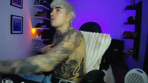 zac_muller1 online show from May 30, 3:50 am