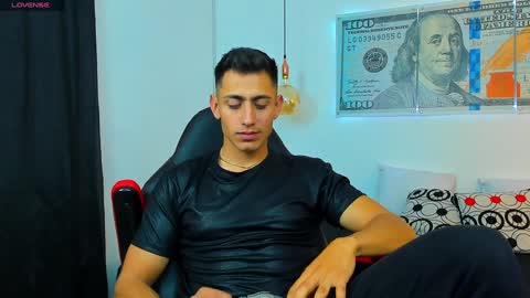 zachpri20 online show from December 6, 10:19 pm