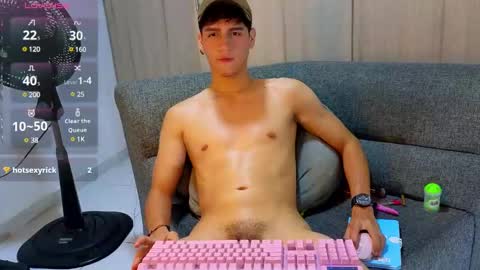 Snapshot of zackary_025 chatting on January 26, 2:03 am Zack online show from January 26, 2:03 am