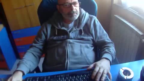 zeus58100 online show from October 28, 10:40 am