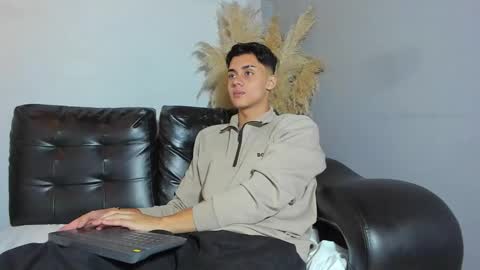 Zeus Brant online show from April 21, 1:39 pm