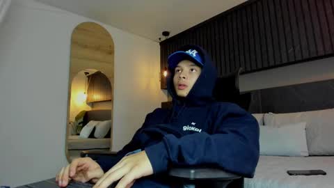 zeus online show from February 11, 3:40 am