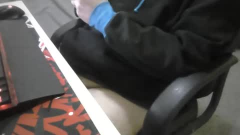 zkraston11 online show from December 19, 12:45 am