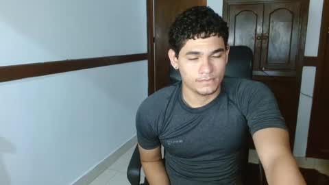 Snapshot of zyrosxk chatting on October 17, 6:28 am antonio felipe online show from October 17, 6:28 am