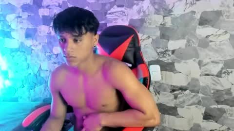 zyzz_1812 online show from April 21, 4:40 am