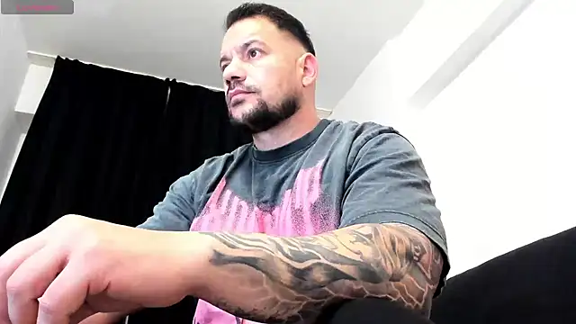 musclemonster31 online show from October 29, 5:54 am