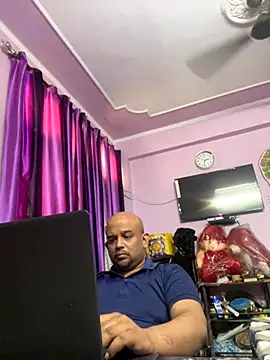 Dick 6inches online show from November 8, 9:01 am