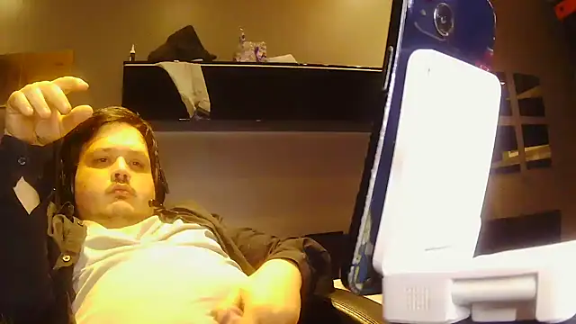 Bebemickey75 online show from December 17, 5:25 am