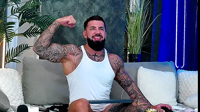 Snapshot of masterkingofmusclee chatting on October 2, 6:50 am masterkingofmusclee online show from October 2, 6:50 am